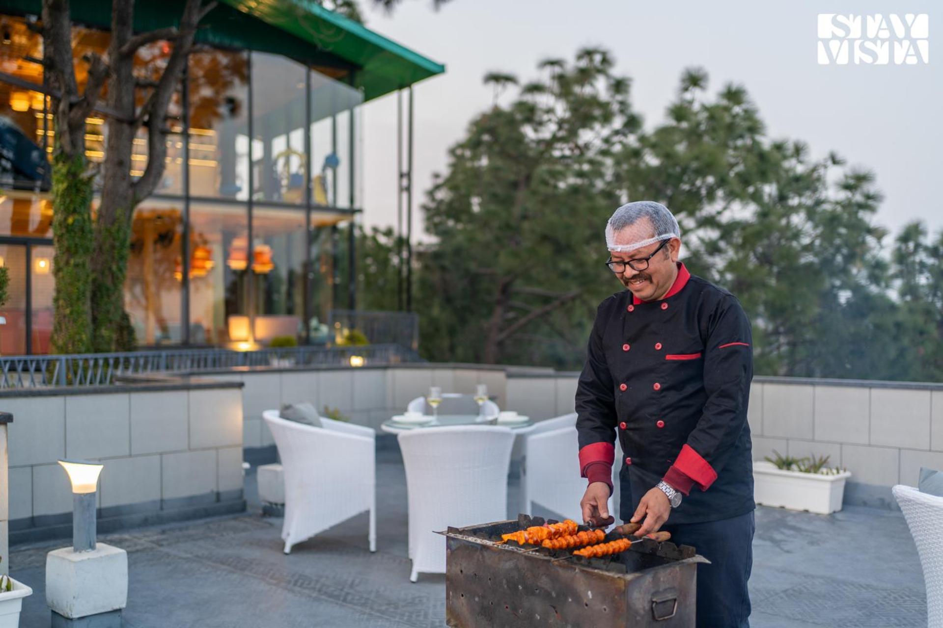 Stayvista At Serene With Outdoor Bonfire Barog Buitenkant foto